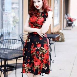 Retrolicious Red Roses Bombshell Dress Large